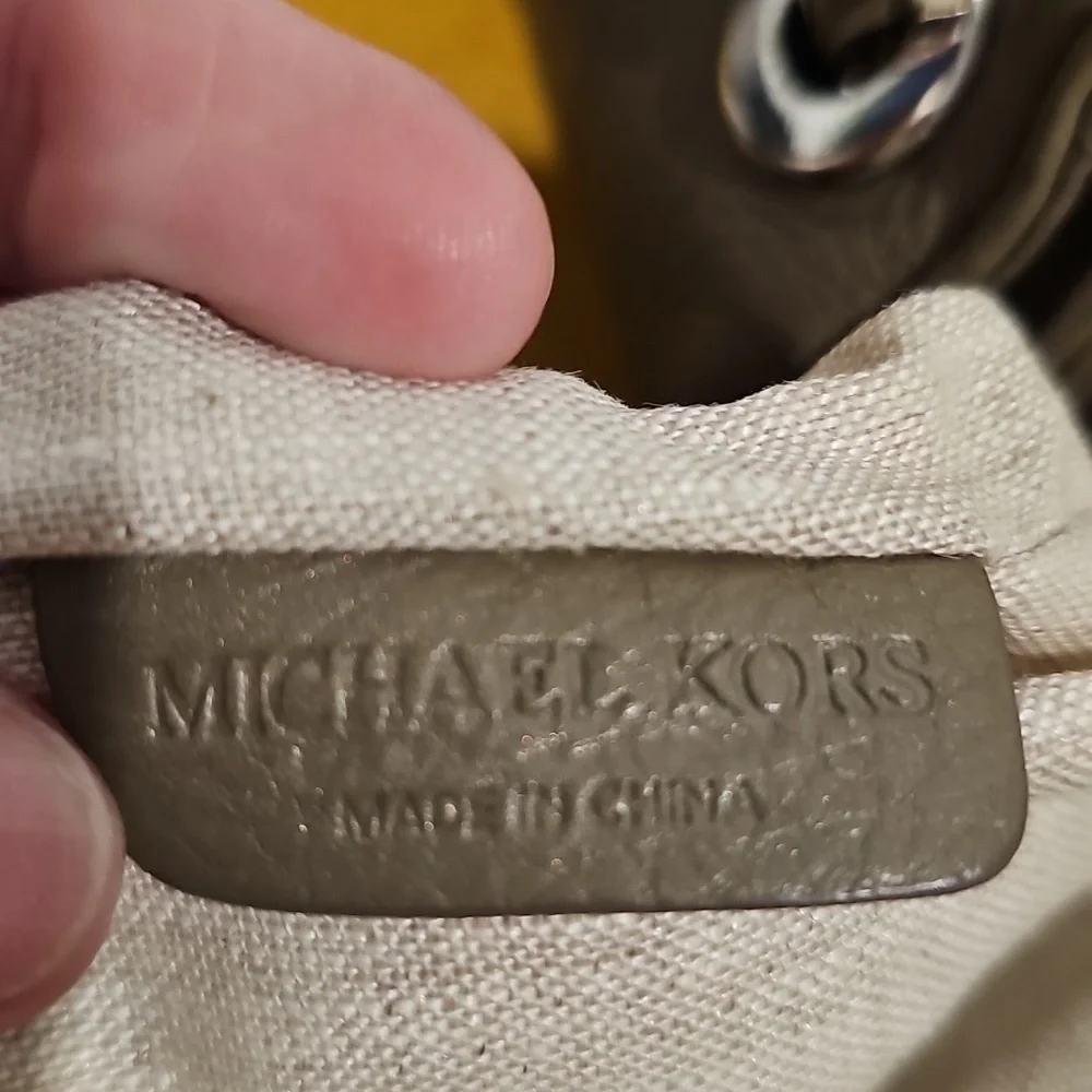 Michael Kors Collection Tonne Taupe Hobo Shoulder Bag EUC BMK-1109H